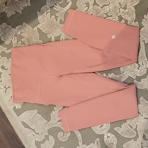Lululemon pink legging with pockets - Picture 2 of 5